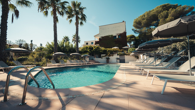 Swimmingpool Hotel Le Catalogne